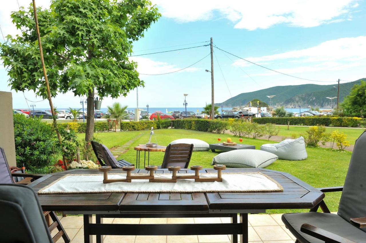 Seathon Seafront Beach Villa In Kalamitsi Exterior foto
